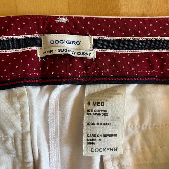 🔥Dockers Low Rise Slightly Curvy Khakis White Pants 6 Reg - Picture 9 of 12